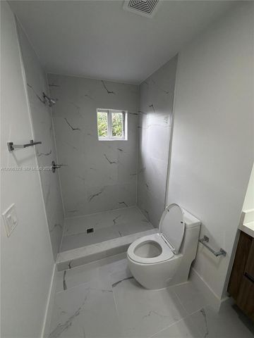 32 NW 14th Ave 302, Miami, FL 33125