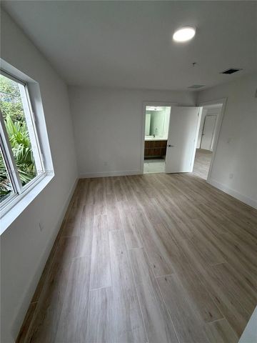 32 NW 14th Ave 302, Miami, FL 33125