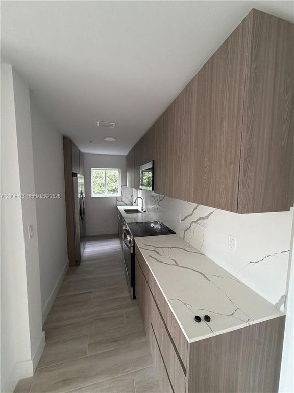 32 NW 14th Ave 302, Miami, FL 33125