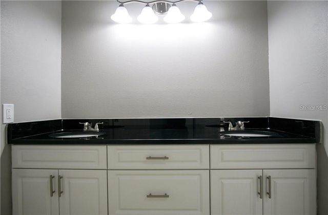 1113 BLOOM HILL AVENUE, Valrico, FL 33596