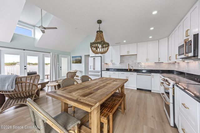 17 Vip Island A, Grant, FL 32949