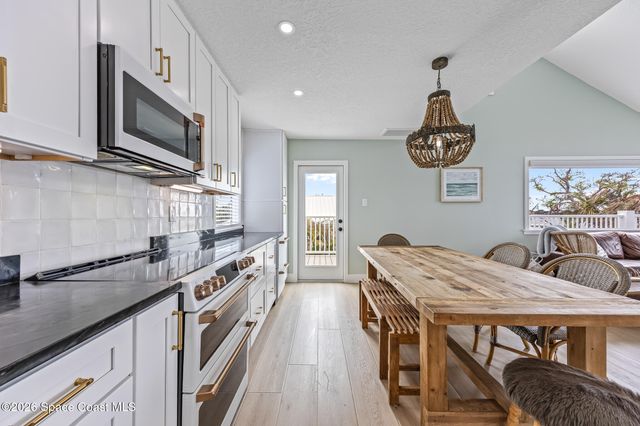 17 Vip Island A, Grant, FL 32949