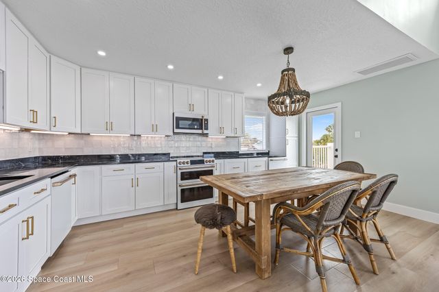 17 Vip Island A, Grant, FL 32949