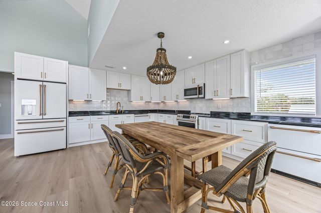 17 Vip Island A, Grant, FL 32949