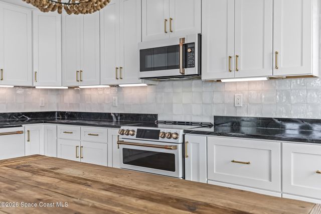 17 Vip Island A, Grant, FL 32949