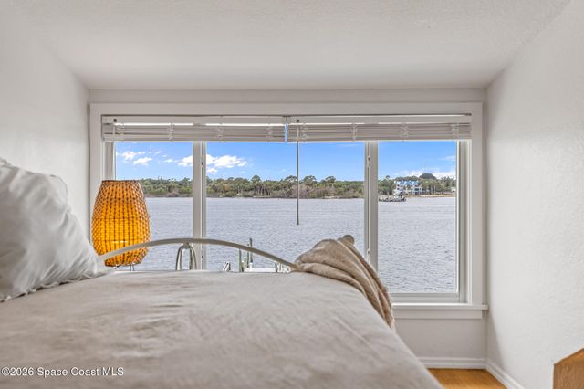 17 Vip Island A, Grant, FL 32949