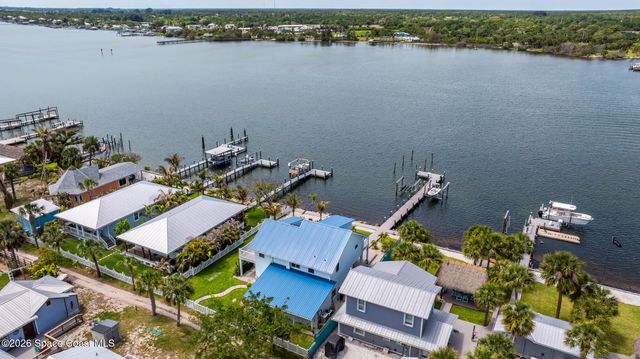 17 Vip Island A, Grant, FL 32949