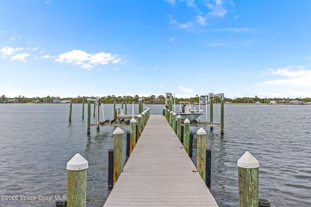 17 Vip Island A, Grant, FL 32949