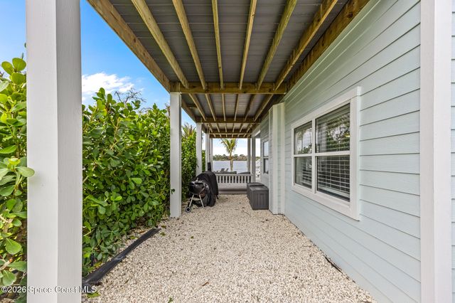 17 Vip Island A, Grant, FL 32949