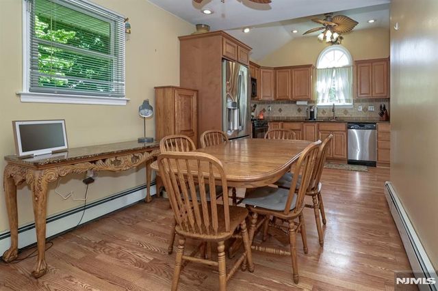 30 Heather Lane, Bloomingdale, NJ 07403