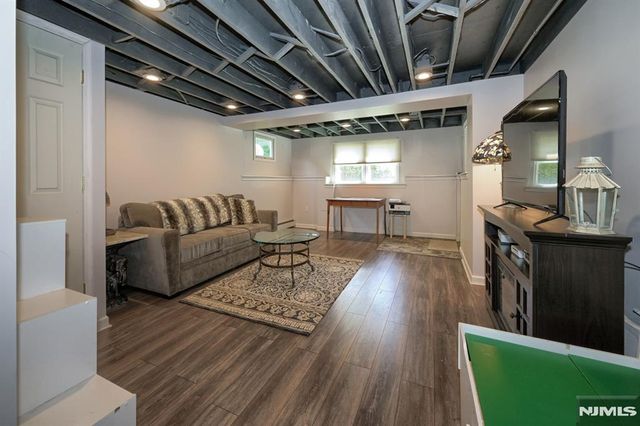 30 Heather Lane, Bloomingdale, NJ 07403