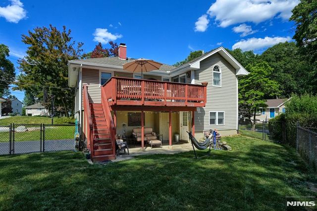 30 Heather Lane, Bloomingdale, NJ 07403