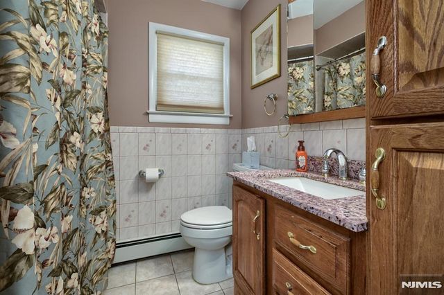 30 Heather Lane, Bloomingdale, NJ 07403
