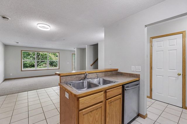 6125 32nd Avenue N, Crystal, MN 55422