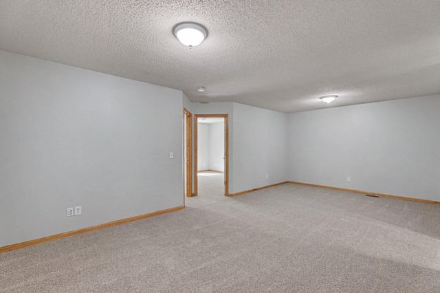 6125 32nd Avenue N, Crystal, MN 55422