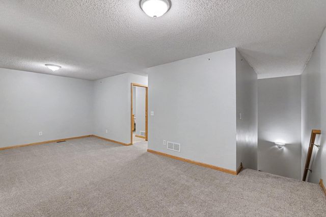 6125 32nd Avenue N, Crystal, MN 55422