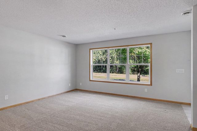 6125 32nd Avenue N, Crystal, MN 55422