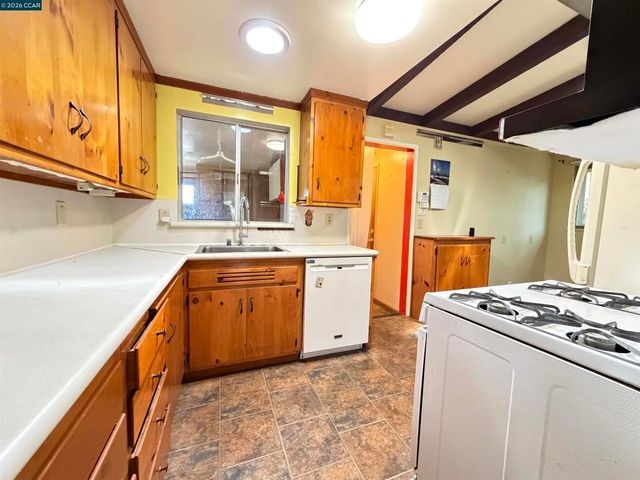 4072 Saint James Dr, El Sobrante, CA 94803