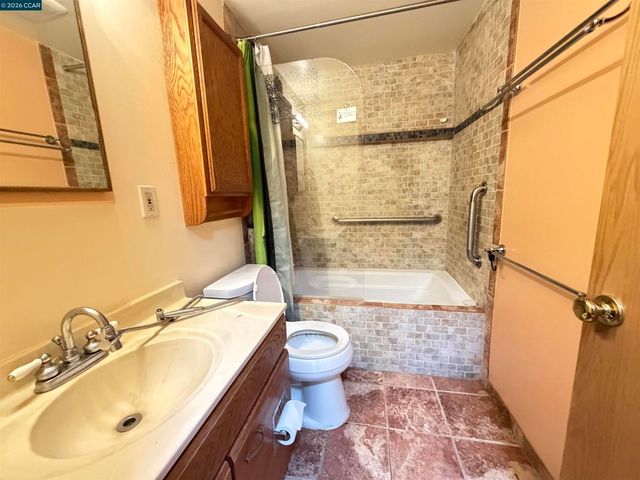 4072 Saint James Dr, El Sobrante, CA 94803