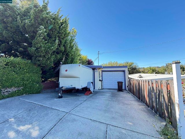 4072 Saint James Dr, El Sobrante, CA 94803