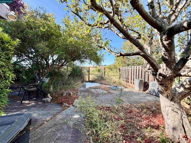 4072 Saint James Dr, El Sobrante, CA 94803