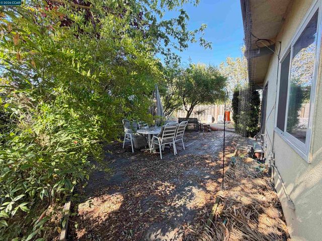 4072 Saint James Dr, El Sobrante, CA 94803