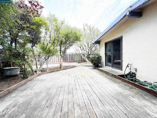 4072 Saint James Dr, El Sobrante, CA 94803
