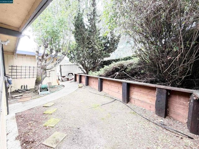 4072 Saint James Dr, El Sobrante, CA 94803