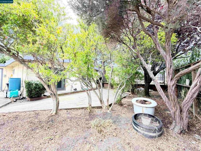 4072 Saint James Dr, El Sobrante, CA 94803