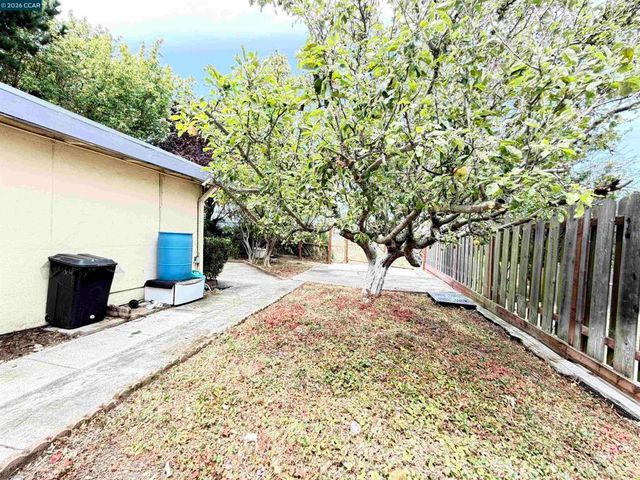 4072 Saint James Dr, El Sobrante, CA 94803