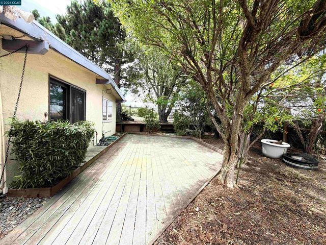 4072 Saint James Dr, El Sobrante, CA 94803