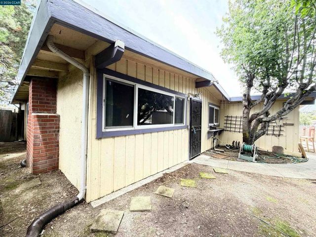 4072 Saint James Dr, El Sobrante, CA 94803