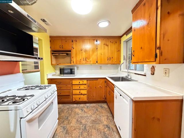 4072 Saint James Dr, El Sobrante, CA 94803