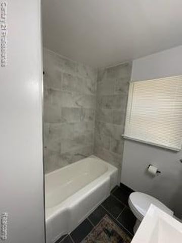 19372 Sunderland Road, Detroit, MI 48219