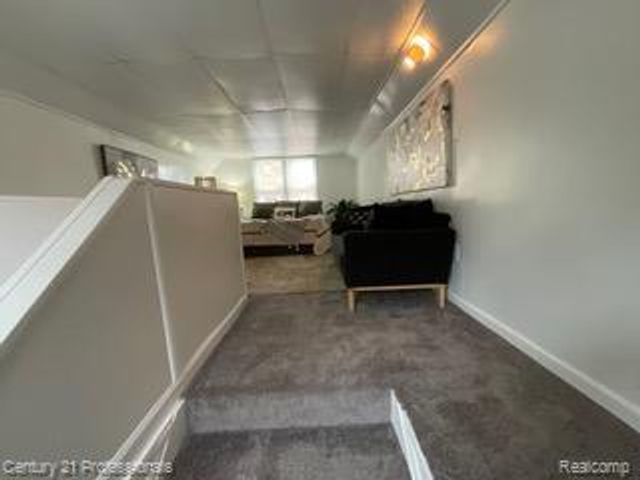 19372 Sunderland Road, Detroit, MI 48219