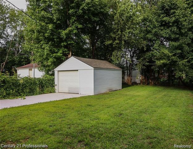 19372 Sunderland Road, Detroit, MI 48219