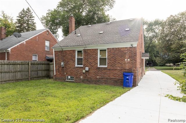 19372 Sunderland Road, Detroit, MI 48219