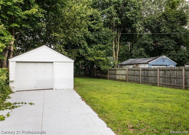 19372 Sunderland Road, Detroit, MI 48219