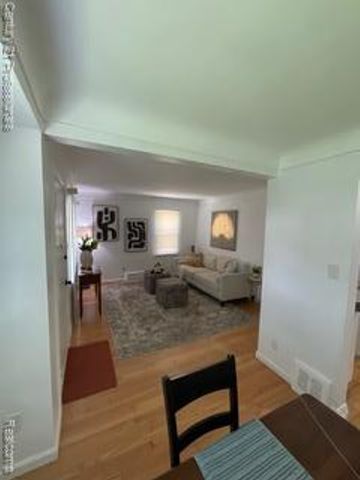 19372 Sunderland Road, Detroit, MI 48219