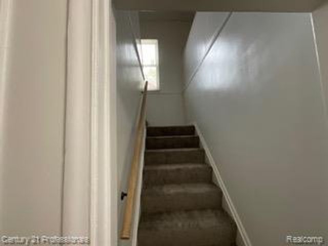 19372 Sunderland Road, Detroit, MI 48219