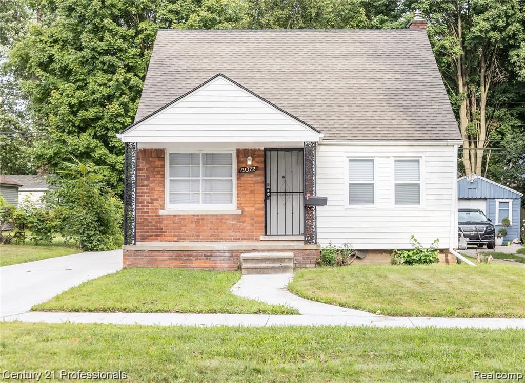 19372 Sunderland Road, Detroit, MI 48219