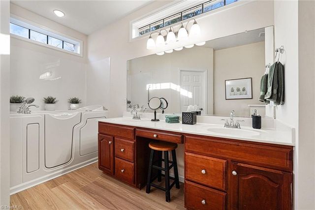 126 Heritage Hill Drive, Jamestown, NC 27282