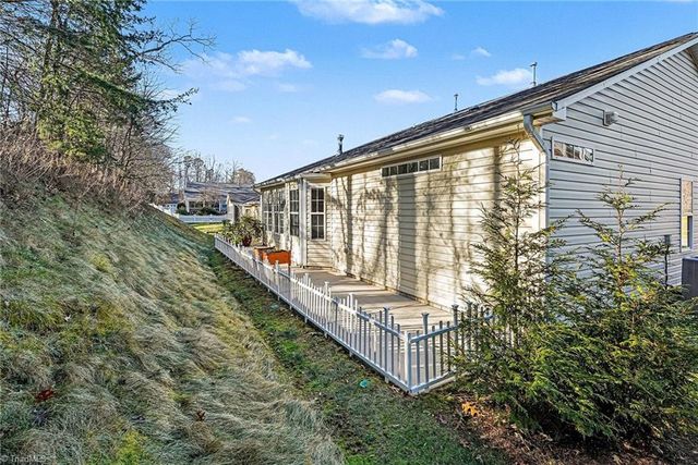 126 Heritage Hill Drive, Jamestown, NC 27282