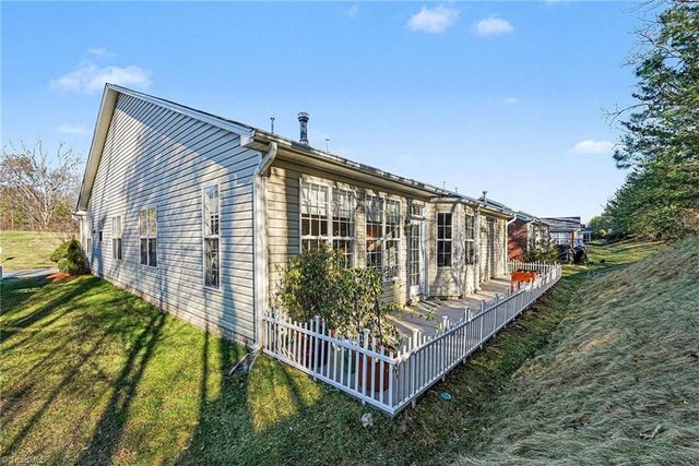 126 Heritage Hill Drive, Jamestown, NC 27282