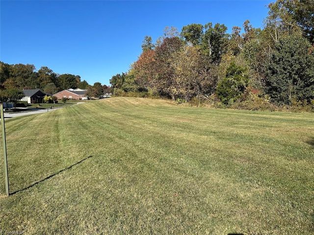 126 Heritage Hill Drive, Jamestown, NC 27282