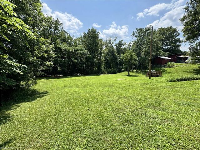 137 Old Rockford Road, Dobson, NC 27017
