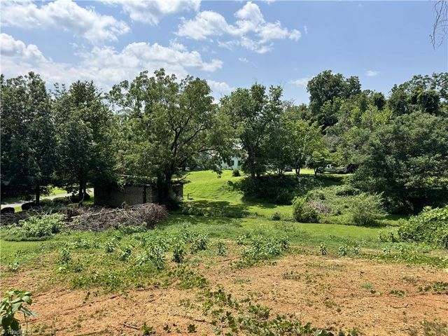 137 Old Rockford Road, Dobson, NC 27017