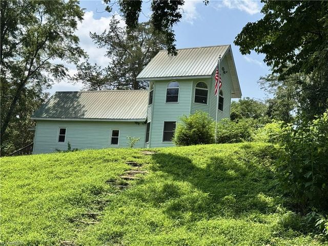 137 Old Rockford Road, Dobson, NC 27017