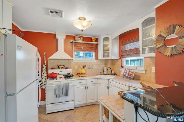 138 Lincoln Avenue, Wood Ridge, NJ 07075