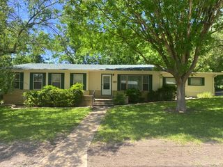 520 Cardinal Dr, Kerrville, TX 78028
